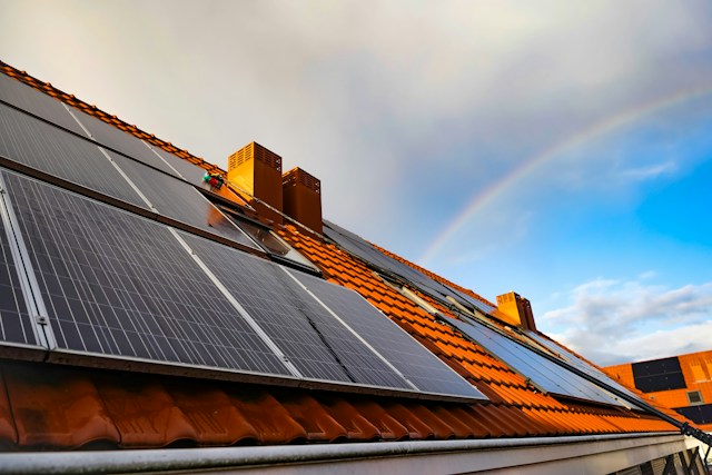 Den richtigen Stromspeicher auswählen – Worauf Hausbesitzer achten sollten