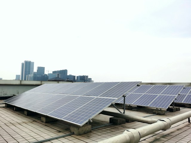 Solarstrom auch abends nutzen – Wie Batteriespeicher den Eigenverbrauch erhöhen